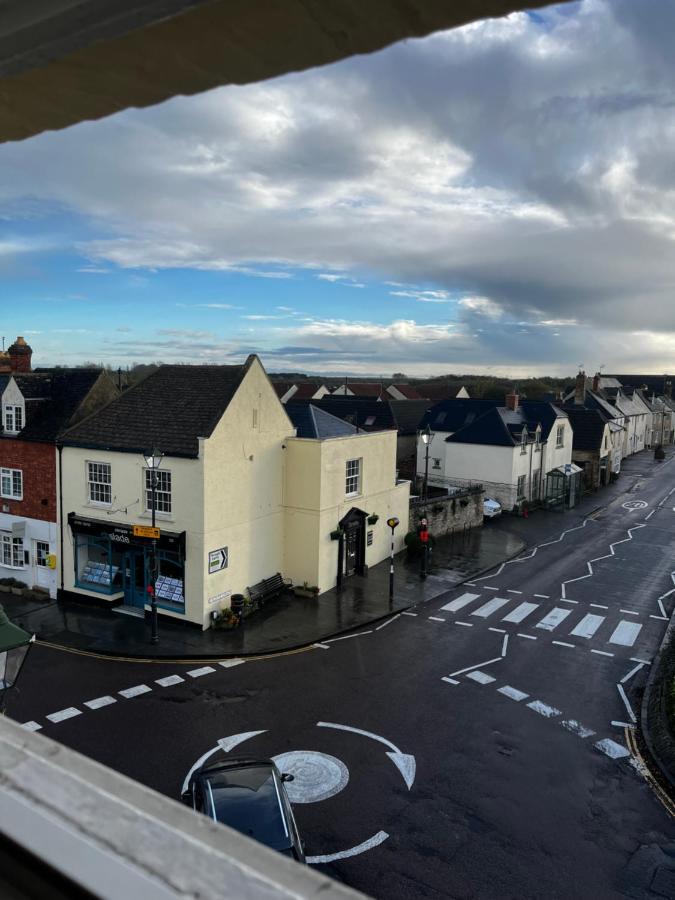 The Vale Hotel Cricklade Exterior photo