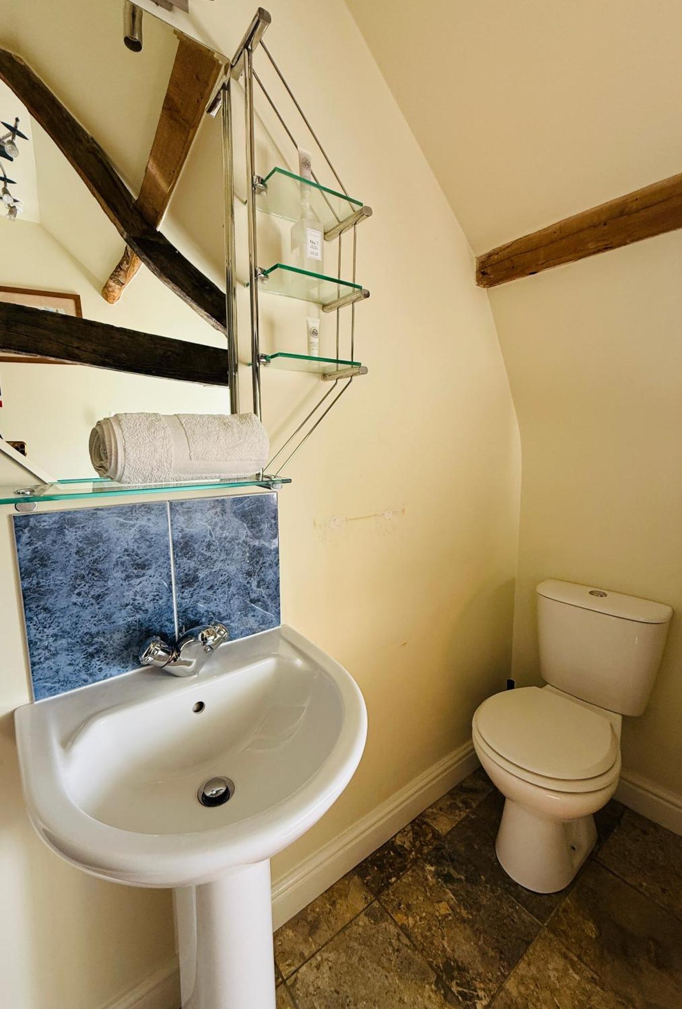 The Vale Hotel Cricklade Room photo