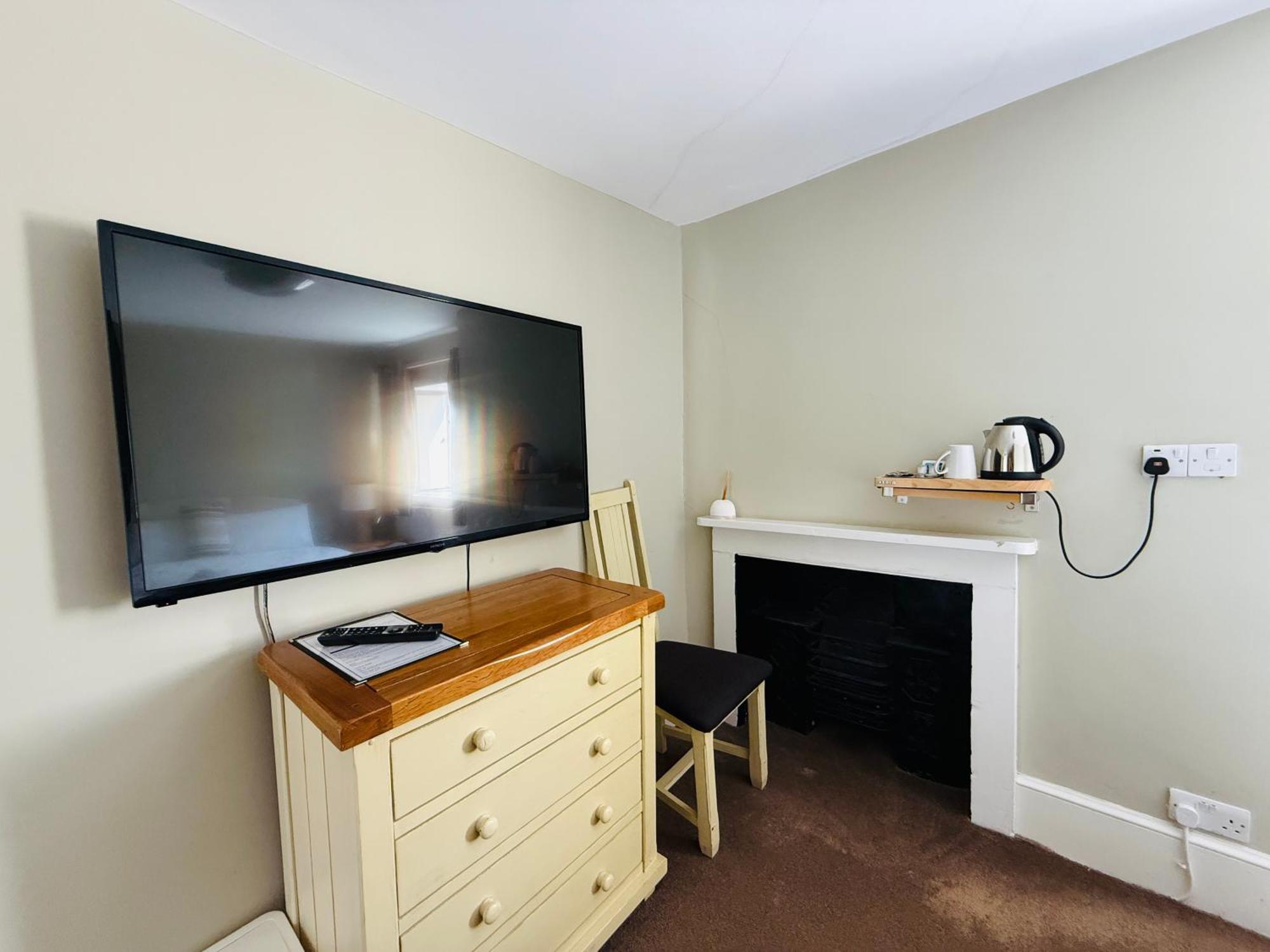 The Vale Hotel Cricklade Room photo