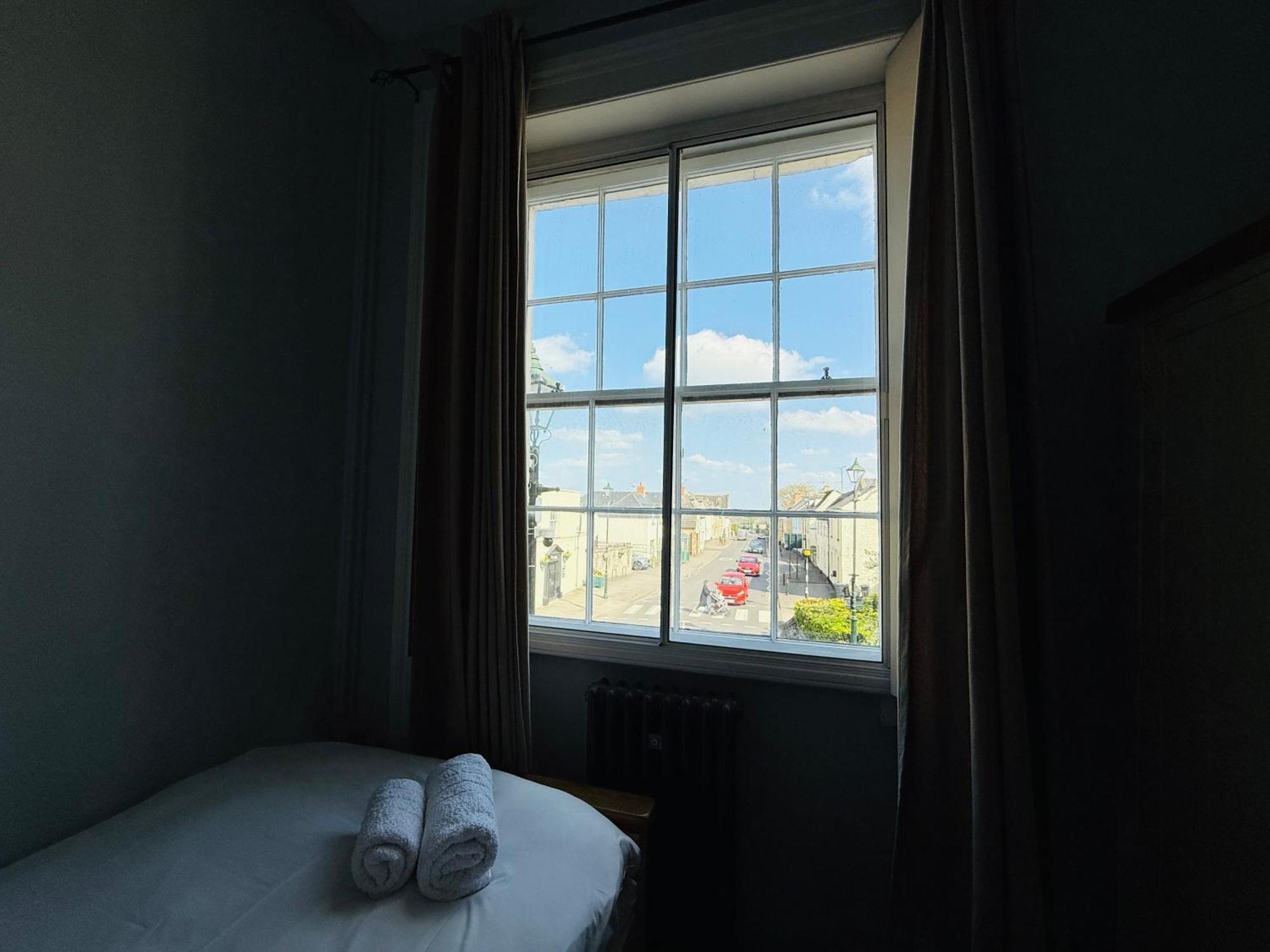The Vale Hotel Cricklade Room photo