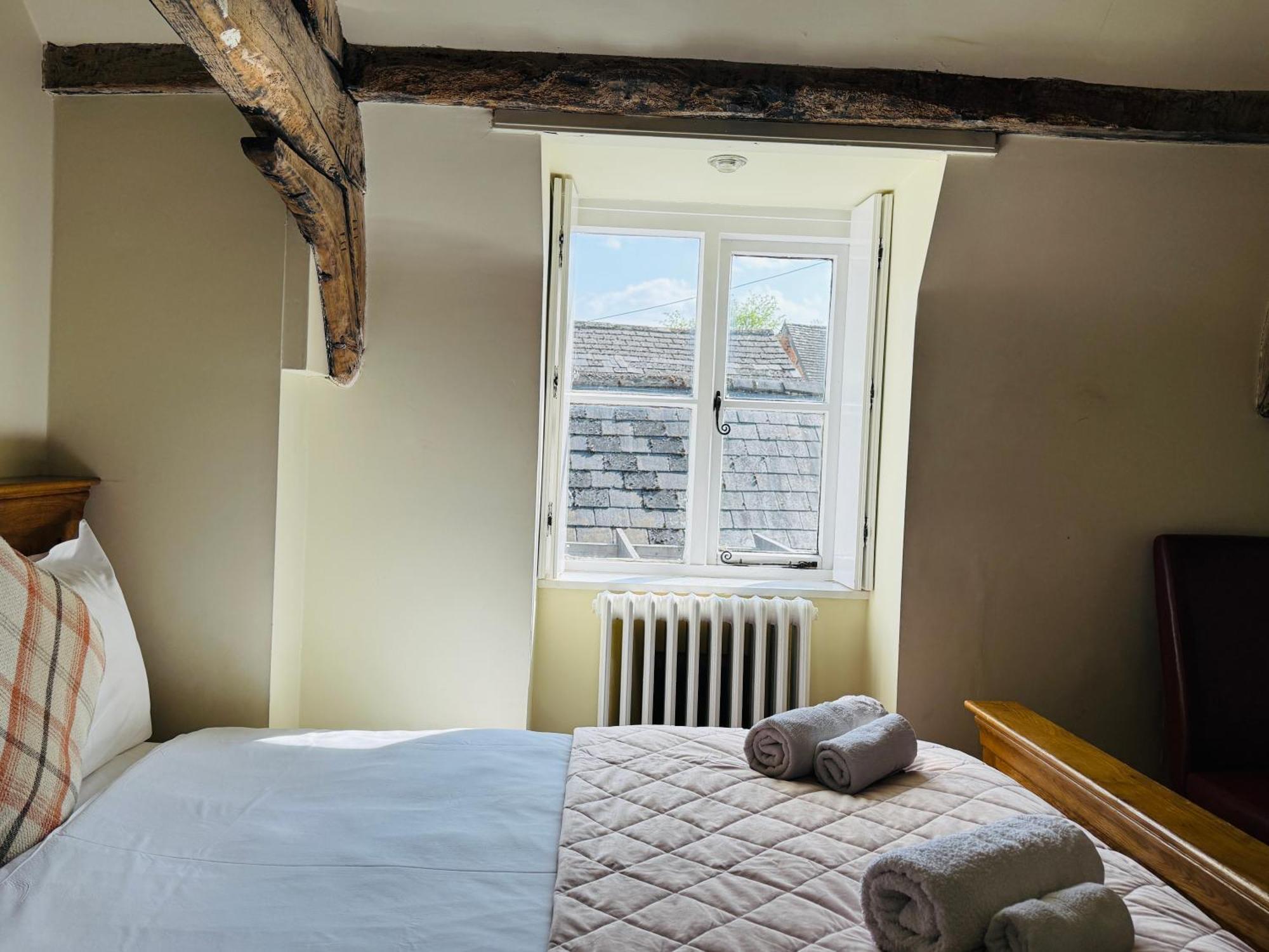 The Vale Hotel Cricklade Room photo
