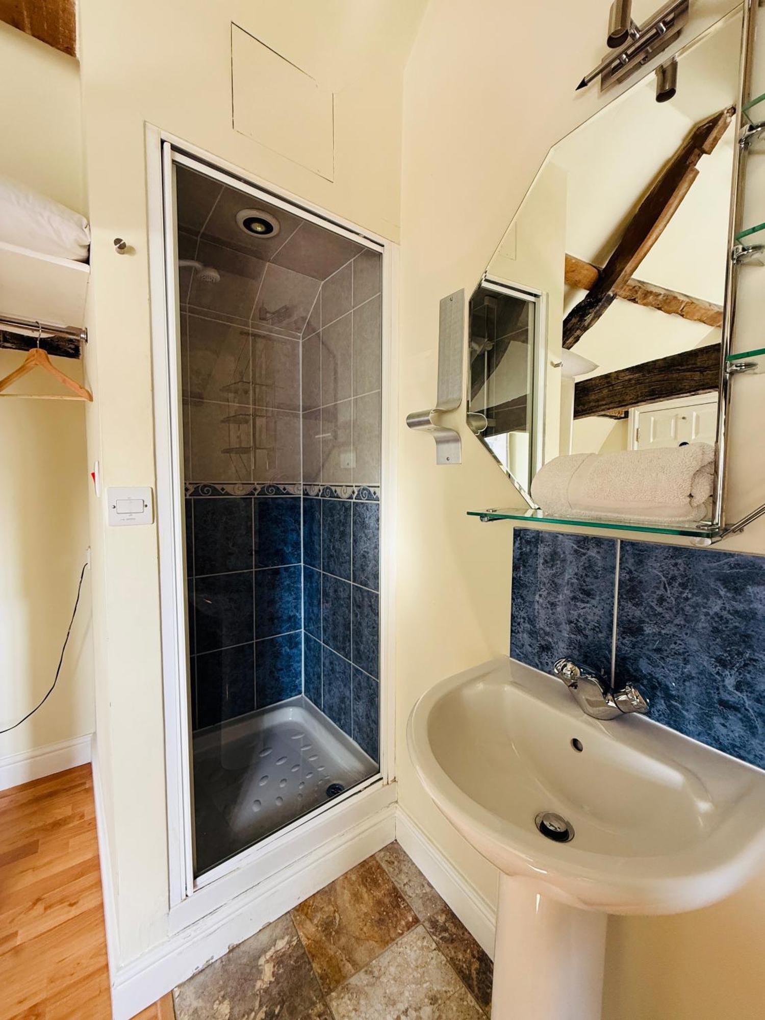The Vale Hotel Cricklade Room photo