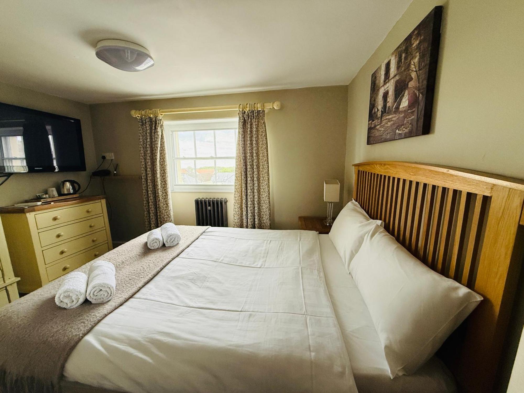 The Vale Hotel Cricklade Room photo