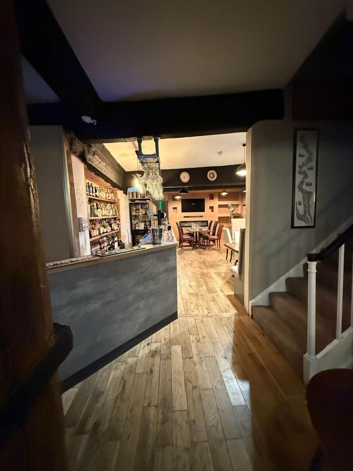 The Vale Hotel Cricklade Exterior photo