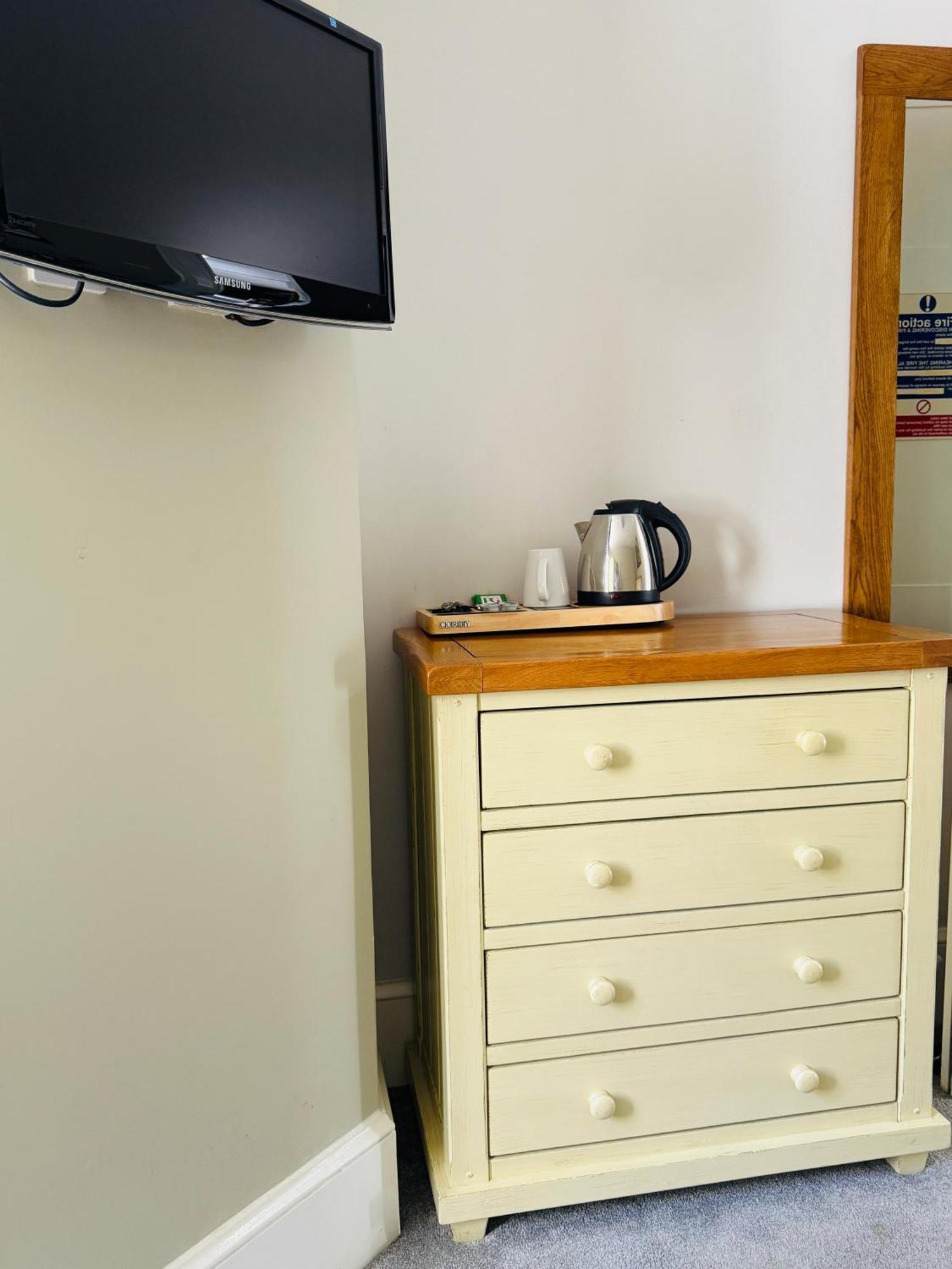 The Vale Hotel Cricklade Room photo