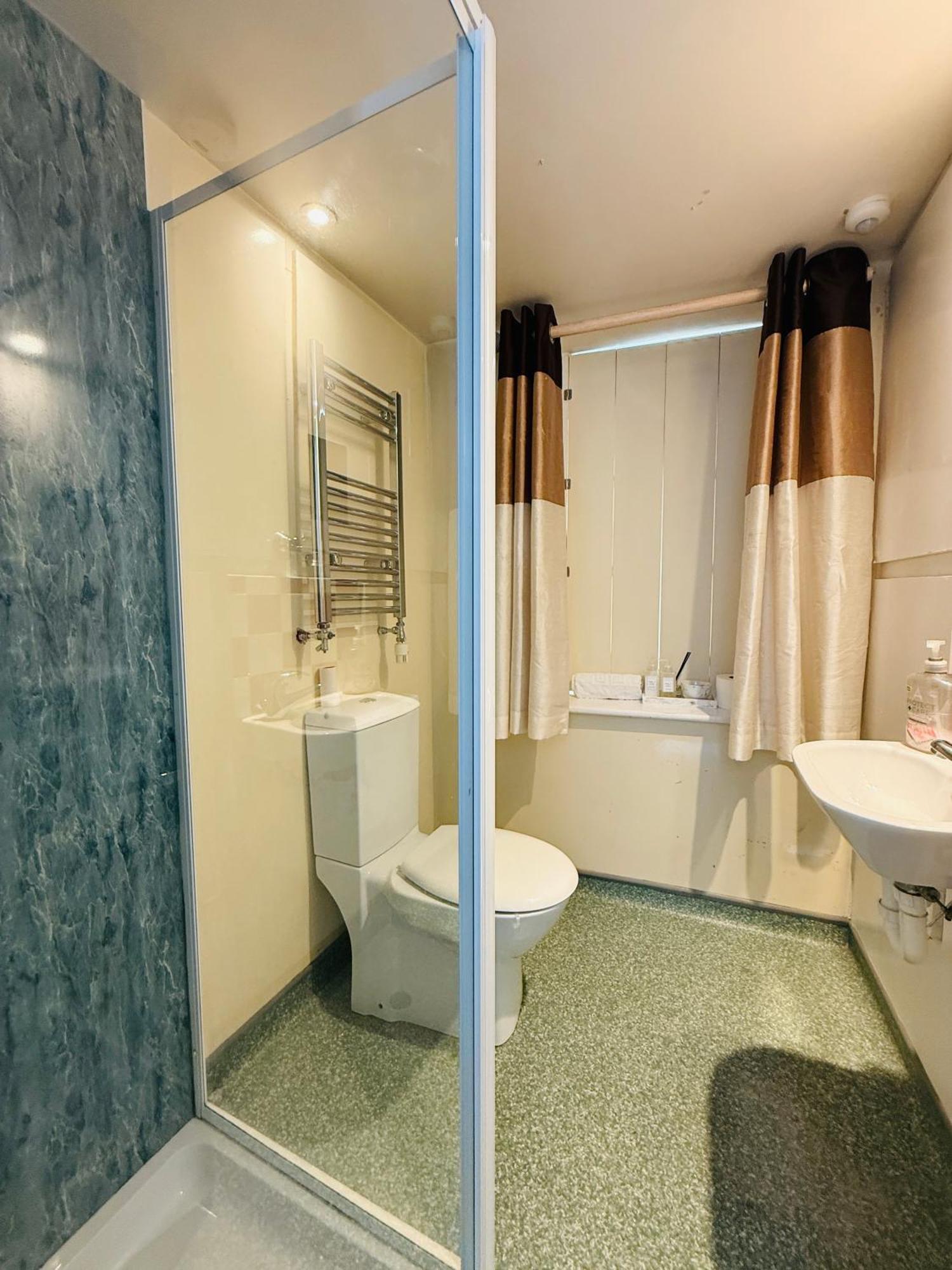 The Vale Hotel Cricklade Room photo