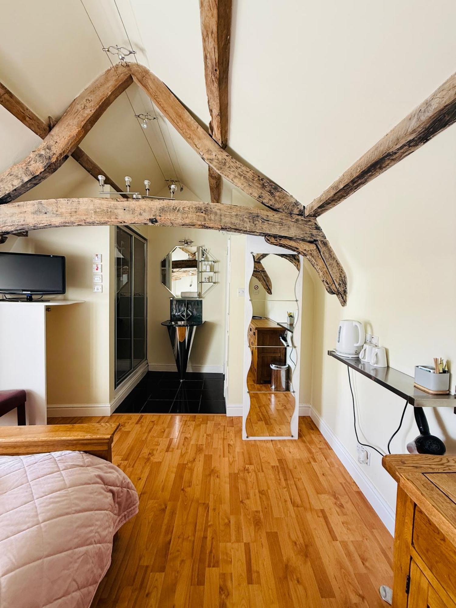 The Vale Hotel Cricklade Room photo