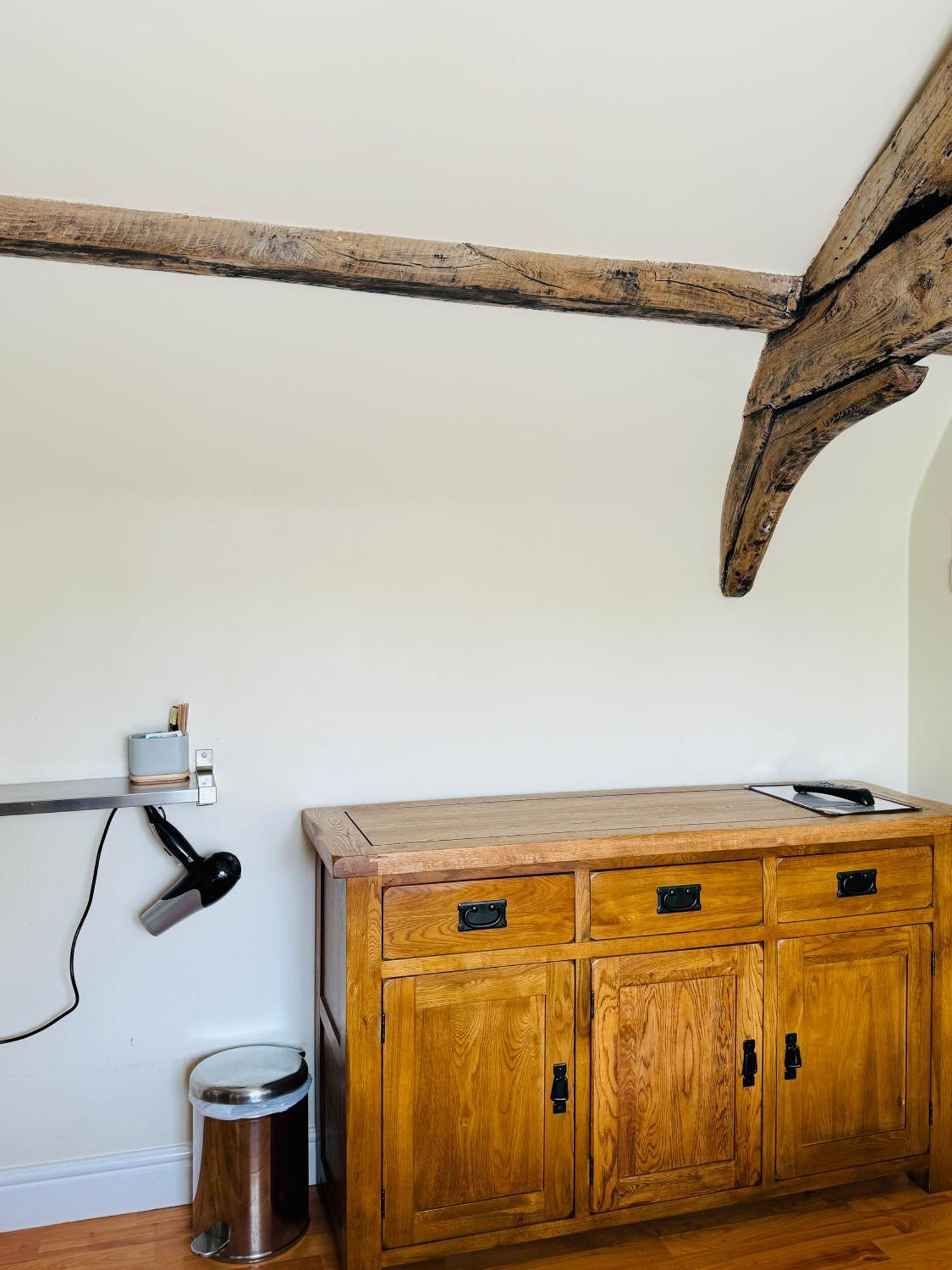 The Vale Hotel Cricklade Room photo